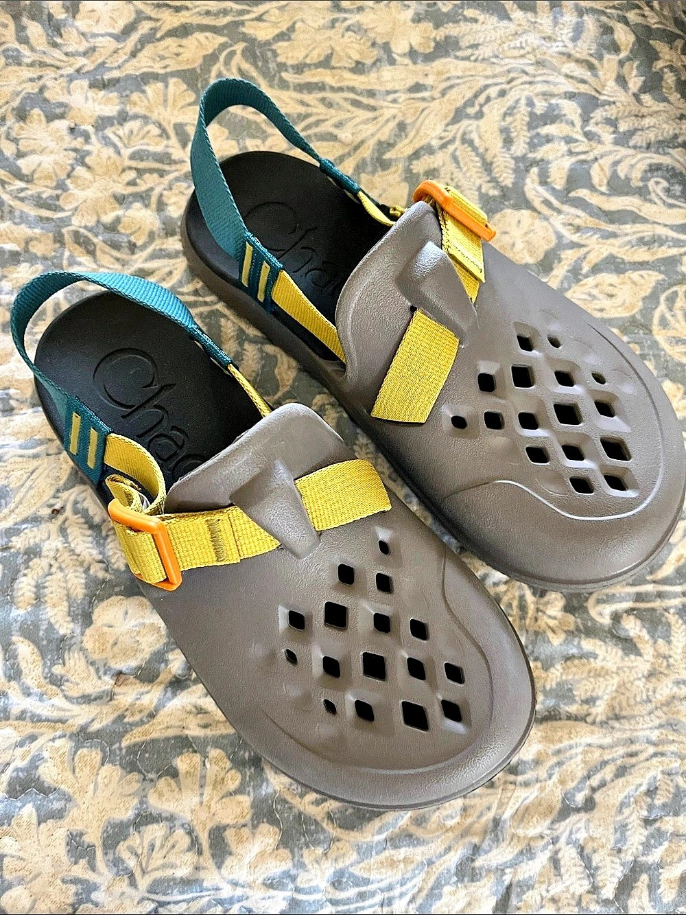Chaco Sport Sandals Gray & Yellow US 4